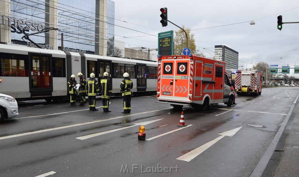 VU PKW KVB Bahn Koeln Deutz Deutz Muelheimerstr P06.JPG - Miklos Laubert